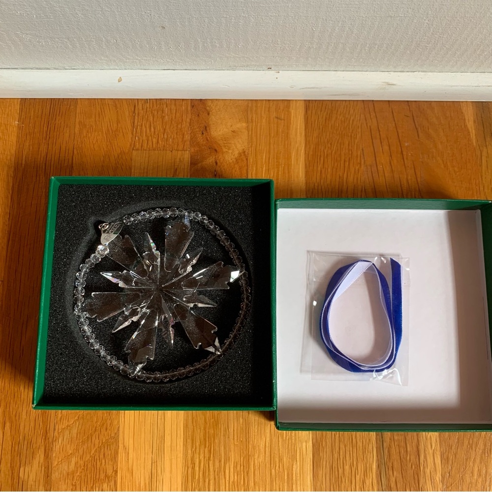 Disney's Frozen Movie Commemorative Snowflake Ornament Collectible - Picture 11 of 11